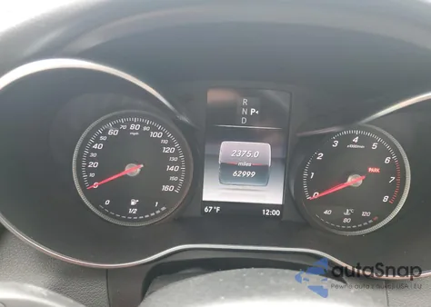 2017 Mercedes-Benz C 300 4Matic z USA, uszkodzony, nr VIN 55SWF4KB6HU225730